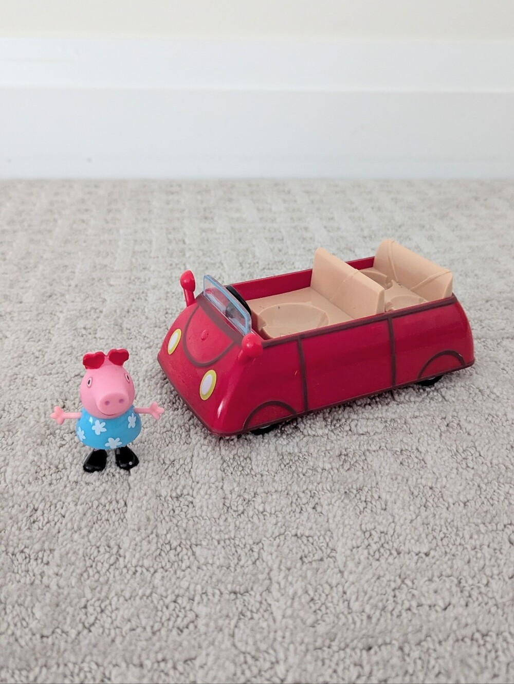2003 Peppa Pig Mini Red Car Playset